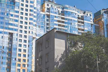 Квадратными метрами обзаводятся бедные и богатые