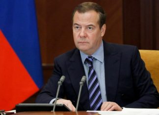 Медведев поздравил православных христиан с Рождеством