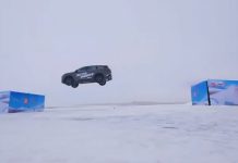 Обычный неподготовлленный Changan CS75 Plus, который продаётся и в России, прыгнул на 20 м при -30 °C и установил мировой рекорд Гиннесса