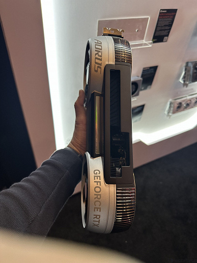 Одна из самых странных на вид видеокарт. Gigabyte показала Aorus GeForce RTX 5090 Infinity, которая не похожа на другие модели