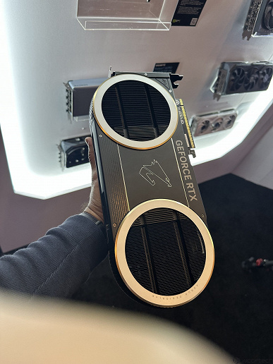 Одна из самых странных на вид видеокарт. Gigabyte показала Aorus GeForce RTX 5090 Infinity, которая не похожа на другие модели