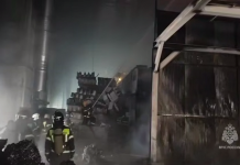 Огонь на бывшем заводе Volkswagen: МЧС России показало последствия пожара в Калуге