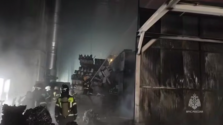 Огонь на бывшем заводе Volkswagen: МЧС России показало последствия пожара в Калуге