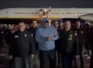 Опубликованы кадры с Мадуро в наручниках