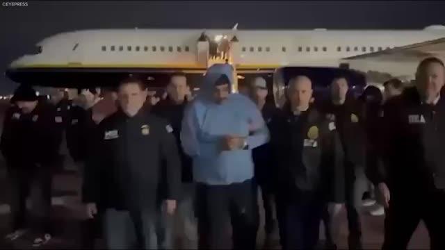 Опубликованы кадры с Мадуро в наручниках