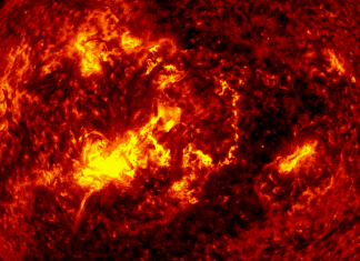 Плазменный выброс от мощной вспышки на Солнце летит к Земле со скоростью 2000 км в секунду: сильные магнитные бури возможны уже во вторник