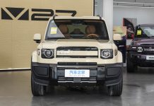 Похожий на Land Cruiser и Land Rover внедорожник Chery iCar V27 появился у дилеров в Китае. В 2026 году он должен официально приехать в Россию