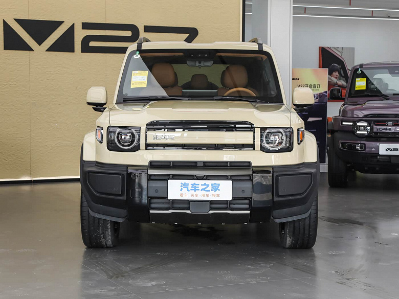 Похожий на Land Cruiser и Land Rover внедорожник Chery iCar V27 появился у дилеров в Китае. В 2026 году он должен официально приехать в Россию