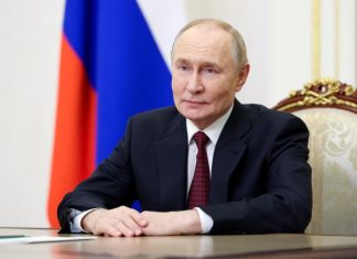 Путин поручил подготовить предложения о модернизации мер поддержки семей