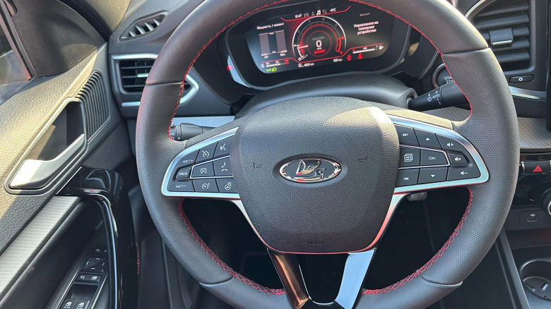 Разгон до 100 км/ч за 10 секунд, клиренс 158 мм, спортивные кресла и черный потолок: подробности о новой Lada Vesta Sport