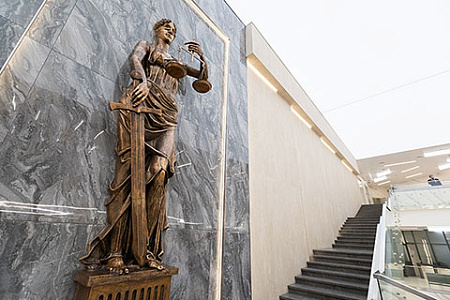 «Рождественское чудо» на счетах «Хавас Медиа»: деньги забрал Дед Мороз?