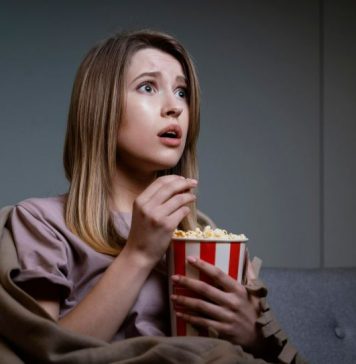 Почему стоит смотреть сериал «Очень странные дела»: погружаемся в мир интриг и приключений