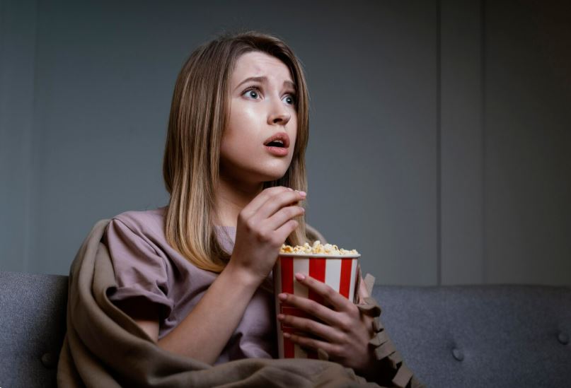 Почему стоит смотреть сериал «Очень странные дела»: погружаемся в мир интриг и приключений