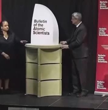 Стрелки «Часов Судного дня» перевели ближе к «ядерной полуночи»