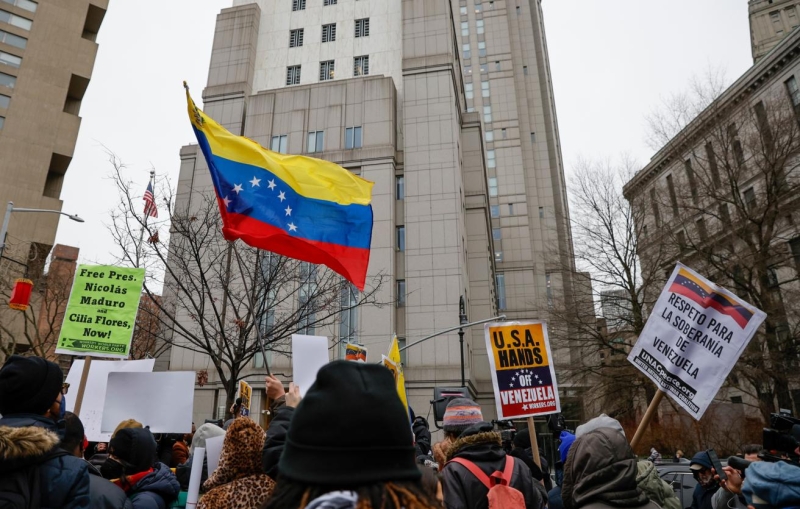 Тюремная одежда и признаки травм. Что известно о судебном заседании по делу против Мадуро
