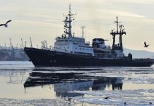 В Южно-Китайском море экипаж российского буксира спас гражданина Филиппин