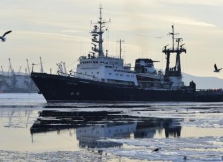 В Южно-Китайском море экипаж российского буксира спас гражданина Филиппин