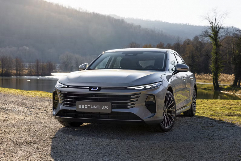 В Китае водитель Bestune B70 пять часов не мог остановить свой автомобиль. Производитель машины, продающейся и в России, пытался замять инцидент