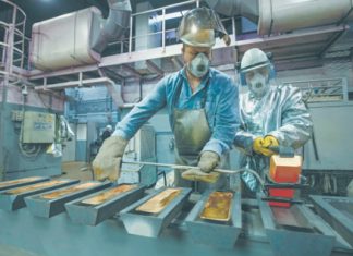 Взлет цен на золото, серебро и платину отражает ослабление доллара