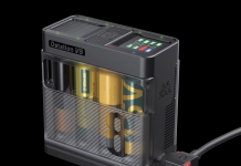 Зарядная станция, позволяющая заряжать смартфон от обычных батареек AA. Представлена Ostation V8 Pro