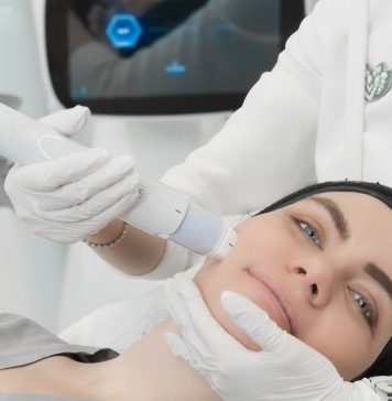 Процедура РФ-лифтинга лица: технология омоложения кожи в клинике косметологии Красноярска