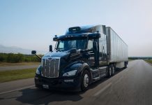 «Это начало сверхчеловеческого будущего для грузоперевозок». Беспилотные грузовики Aurora теперь проезжают за день 1600 км, что недоступно водителю-человеку в рамках закона