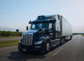 «Это начало сверхчеловеческого будущего для грузоперевозок». Беспилотные грузовики Aurora теперь проезжают за день 1600 км, что недоступно водителю-человеку в рамках закона