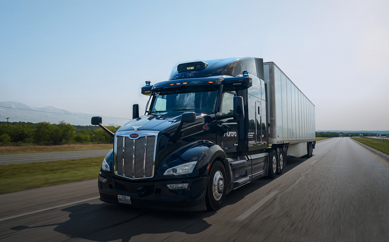 «Это начало сверхчеловеческого будущего для грузоперевозок». Беспилотные грузовики Aurora теперь проезжают за день 1600 км, что недоступно водителю-человеку в рамках закона