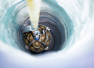 Глубокий взгляд в лед: обсерватория IceCube получила шесть новых детекторов