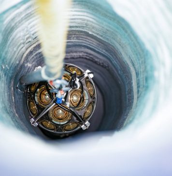 Глубокий взгляд в лед: обсерватория IceCube получила шесть новых детекторов