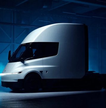 Грузовик Tesla Semi выйдет на рынок с ценой в 290 000 долларов против 180 000, заявленных во время анонса