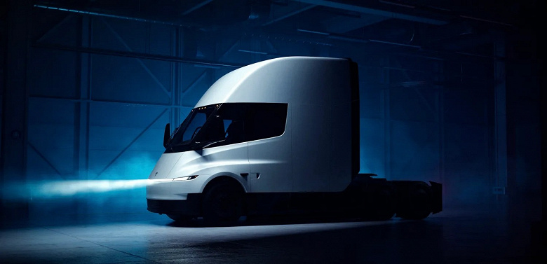 Грузовик Tesla Semi выйдет на рынок с ценой в 290 000 долларов против 180 000, заявленных во время анонса