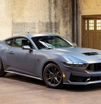 Крупный дилер привез в Россию 500-сильный Ford Mustang