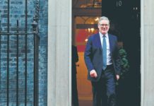 Однопартийцы премьера Великобритании требуют его отставки