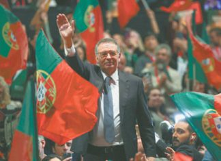 Португальцы отказались от ультраправого президента