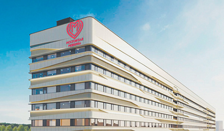 Столичные больницы переодевают в металл