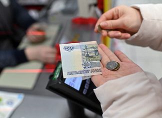 Угроза безденежья тревожит треть жителей крупных городов