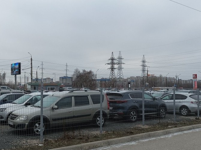 Volkswagen Polo подорожал на 7,2%, а Lada Vesta подешевела на 2,7%: стало известно, как изменились цены на 5-летние авто в России