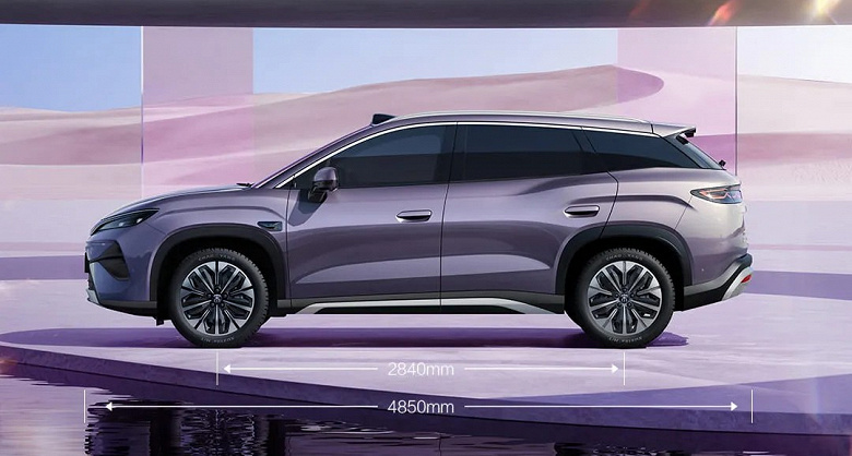 Запас хода до 710 км, без малого 5 метров в длину и цена от 26 000 долларов. Электрический кроссовер BYD Song Ultra EV засветился на фото