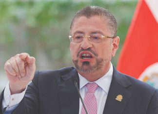 Чавес потребовал избавить Западное полушарие от коммунистов