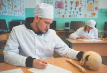 Депутаты начали битву за мягкий подход к земским докторам