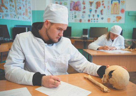 Депутаты начали битву за мягкий подход к земским докторам