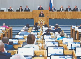 Депутаты просят Эльвиру Набиуллину не забывать об экономическом росте