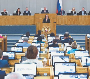 Депутаты просят Эльвиру Набиуллину не забывать об экономическом росте