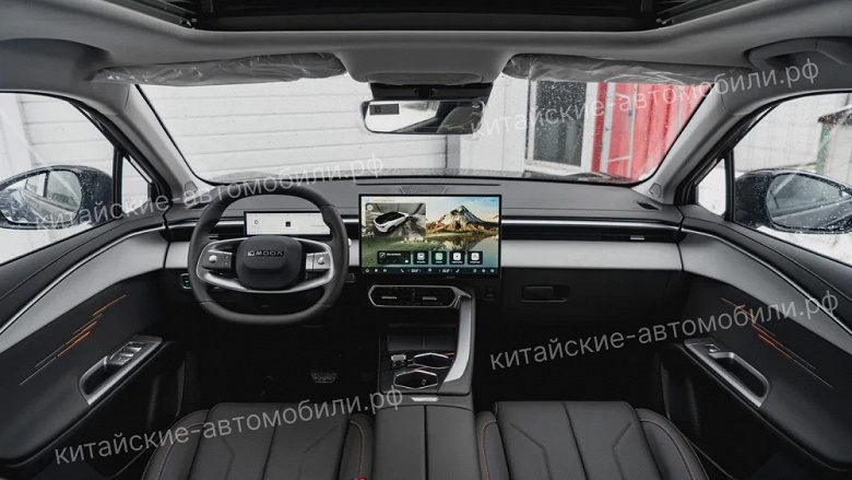 «Хищник» в черном: у дилеров появился совершенно новый кроссовер Omoda C5, его сняли на фото