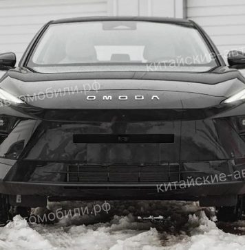 «Хищник» в черном: у дилеров появился совершенно новый кроссовер Omoda C5, его сняли на фото