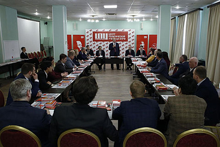 КПРФ надеется на крах "лоялистского пацифизма"