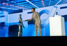 Лунная походка на шарнирах, ИИ и эмпатия с железным лицом: представлен первый человекоподобный робот Honor