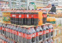 Производство в России падает быстрее, чем сокращается инфляция