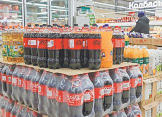 Производство в России падает быстрее, чем сокращается инфляция